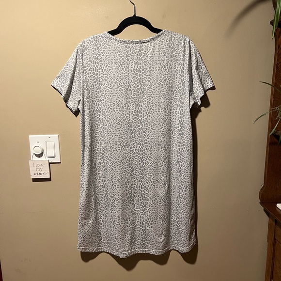 Rae Dunn Multi Grey Animal Print βDREAMβ Nightie - Picture 9 of 10